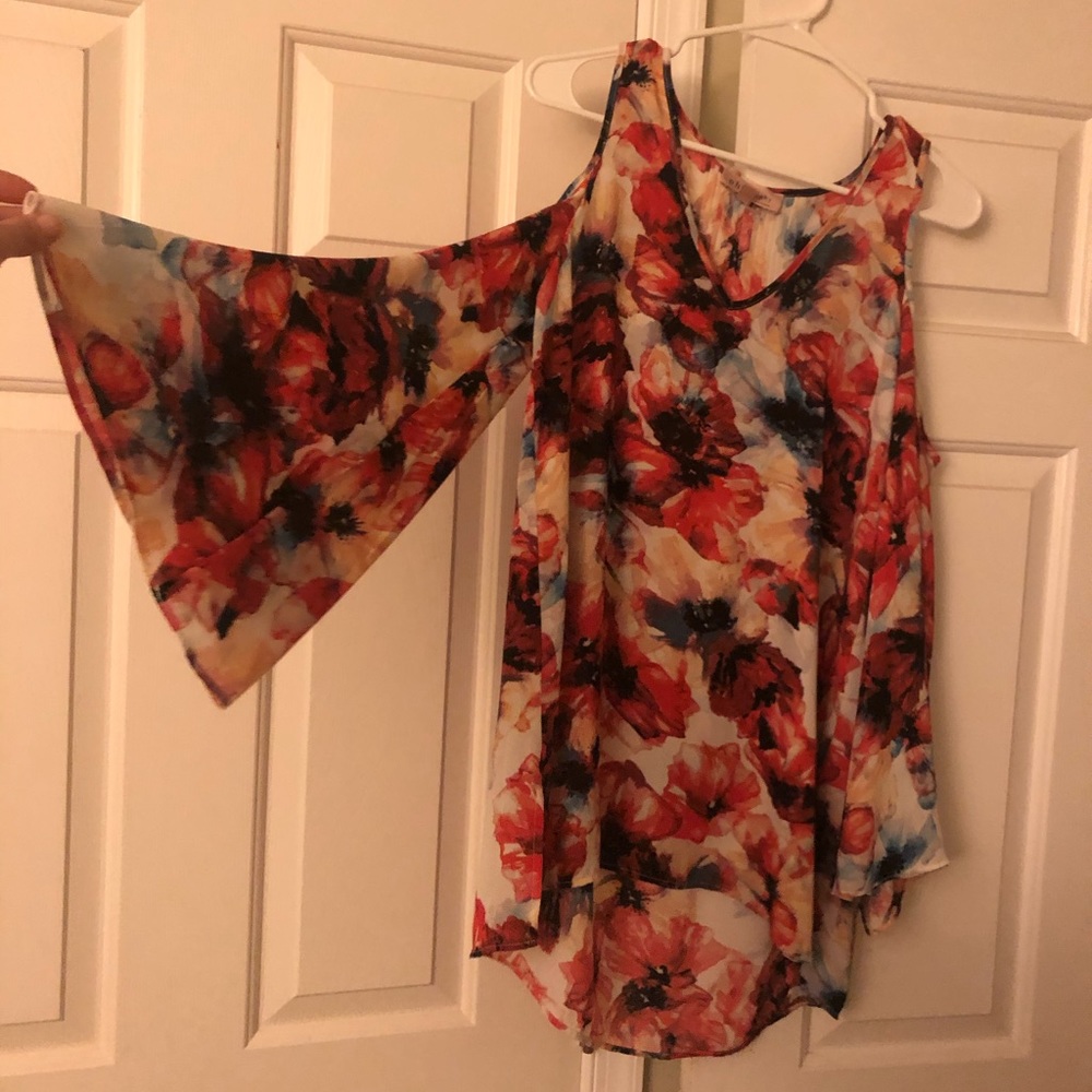 Long sleeve flowery top
